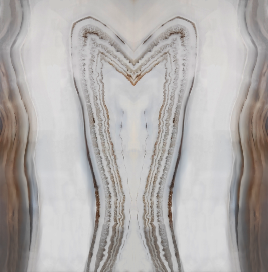 Bookmatched Mediterraneo Agata Bianco